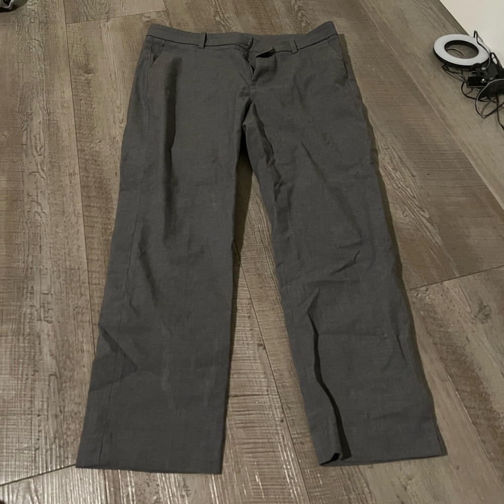 Uniqlo Women’s Gray Dress Ankle Pants, Size 4